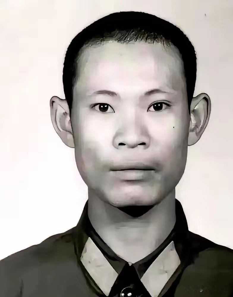 1982年，边防某部的营区里出了个“怪人”杨国跃。连长看他底子好，拍板让他当班长