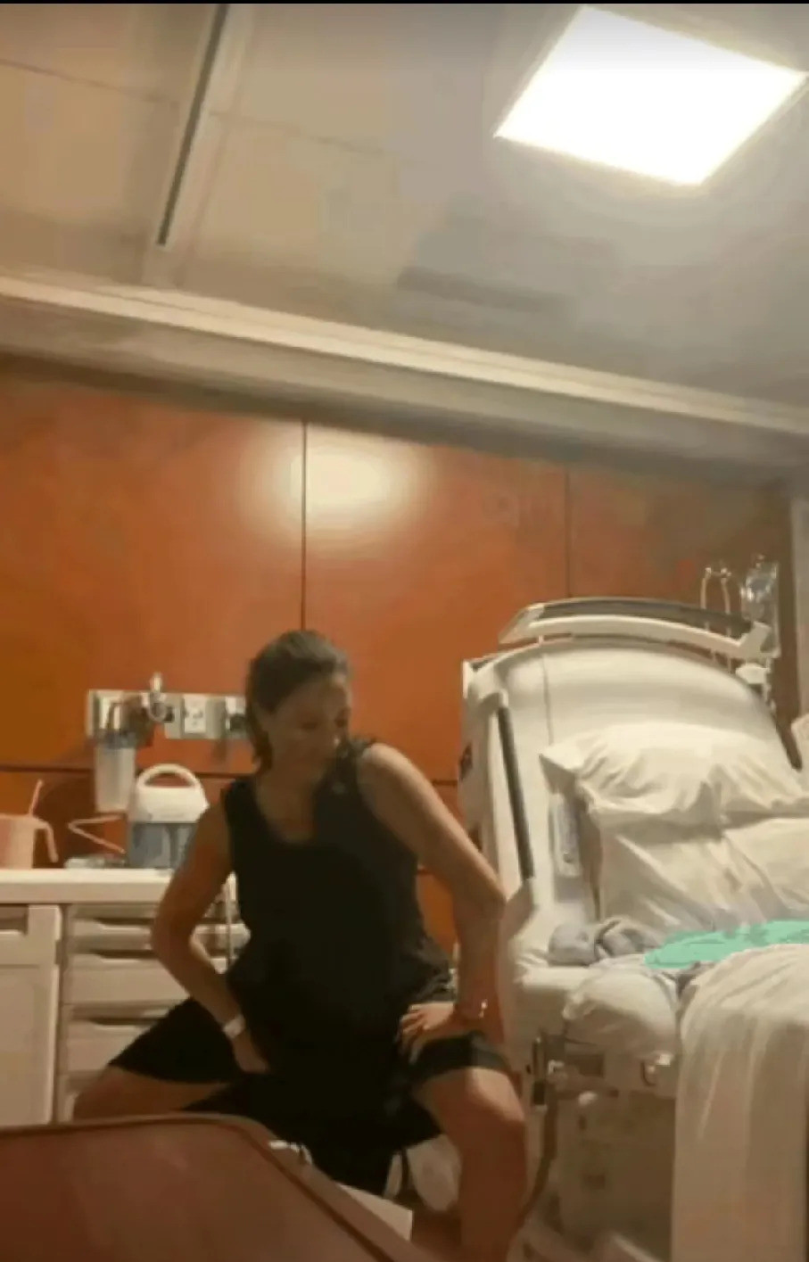 梅根惹恼英国王室，回不去了---