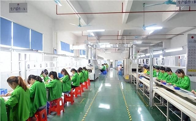 外贸这碗饭现在是越来越难吃了。不少中国企业为了抢点单子回来，已经开始跟客户掰扯自