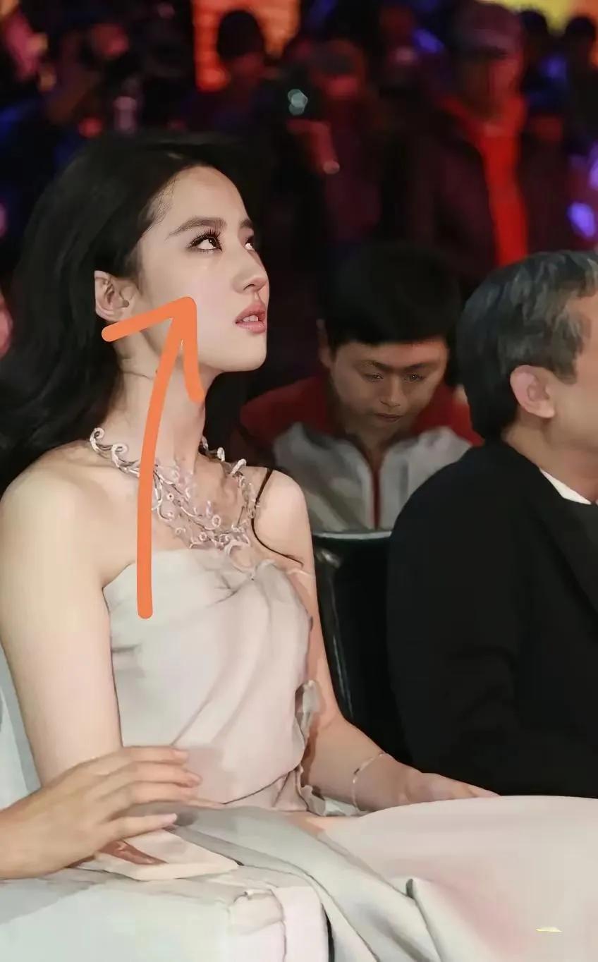 我其实挺能理解刘亦菲的这次她缺席白玉兰，其实和赵丽颖一样都在表达对被蹭流
