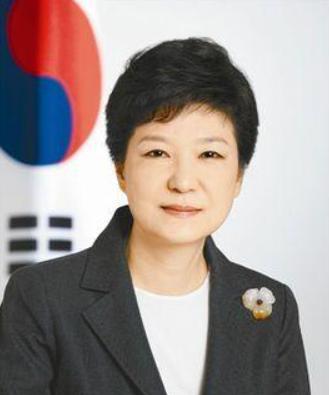 韩国政坛最近又上演了一出“反转剧”。当年被文在寅赦免出狱的前总统朴槿惠，最近突然
