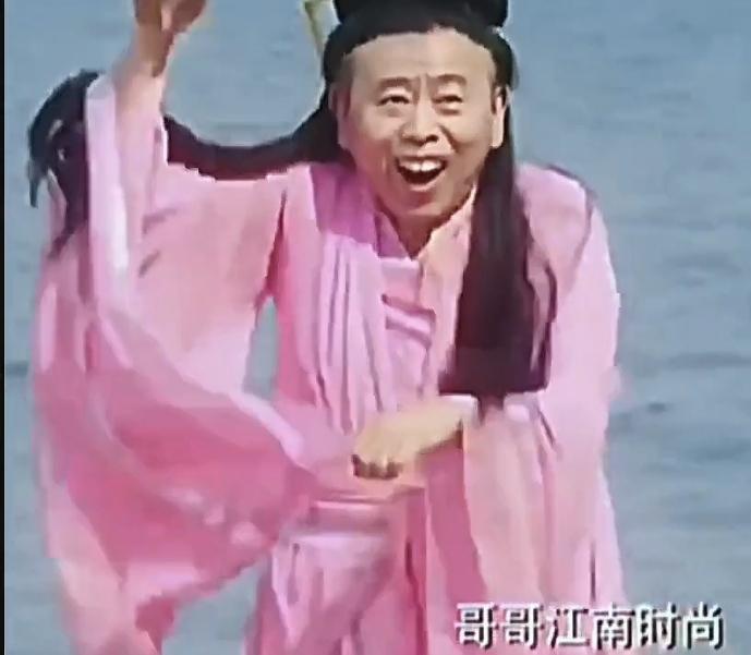 这段时间，潘先生真的很开心啊，一下刷到他好几个视频，各种各样的搞笑视频，各种各样