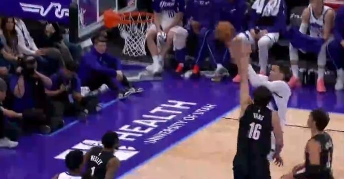 杨翰森上场三分钟，两个犯规，一个抛投硬扛得分。脚下像踩了香蕉皮，防守跟丢了风。