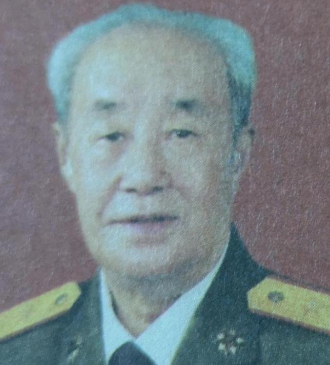 1955年，他是开国上将，副总参谋长兼沈阳军区司令员，手握百万雄兵。1960年，