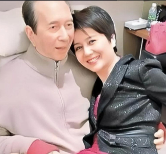 2020年，98岁的赌王何鸿燊，临终前，看着悲痛的泪如雨下的梁安琪，温柔的对她说