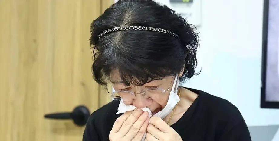 柯文哲妻子陈佩琪今天在社交平台悲伤的表示，通过她在旁听席上的观察，发现柯文哲在法