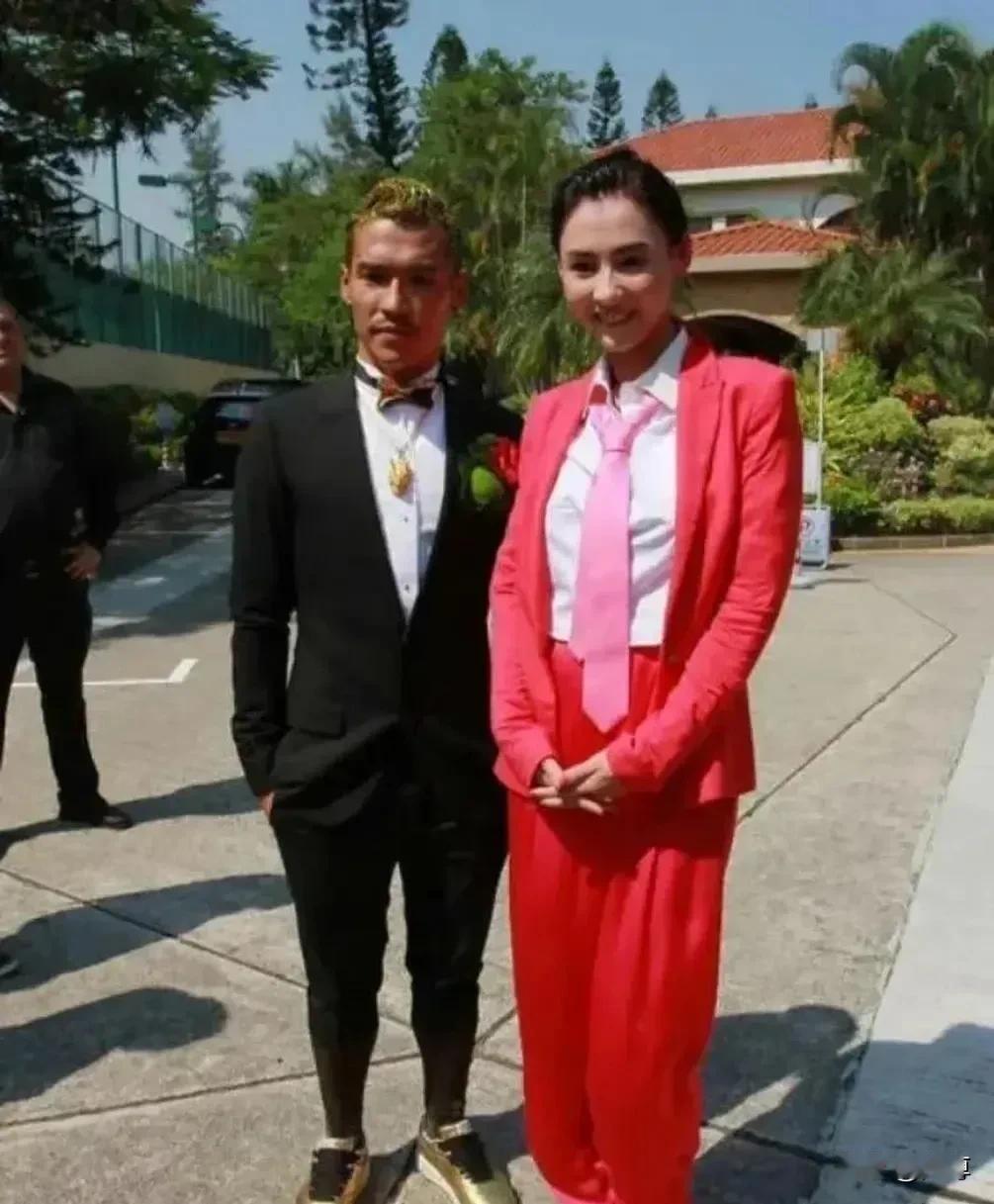 人类可能真的不适合生双胞胎!尤其是龙凤胎,见过很多龙凤胎的,都有各种各样的问题!