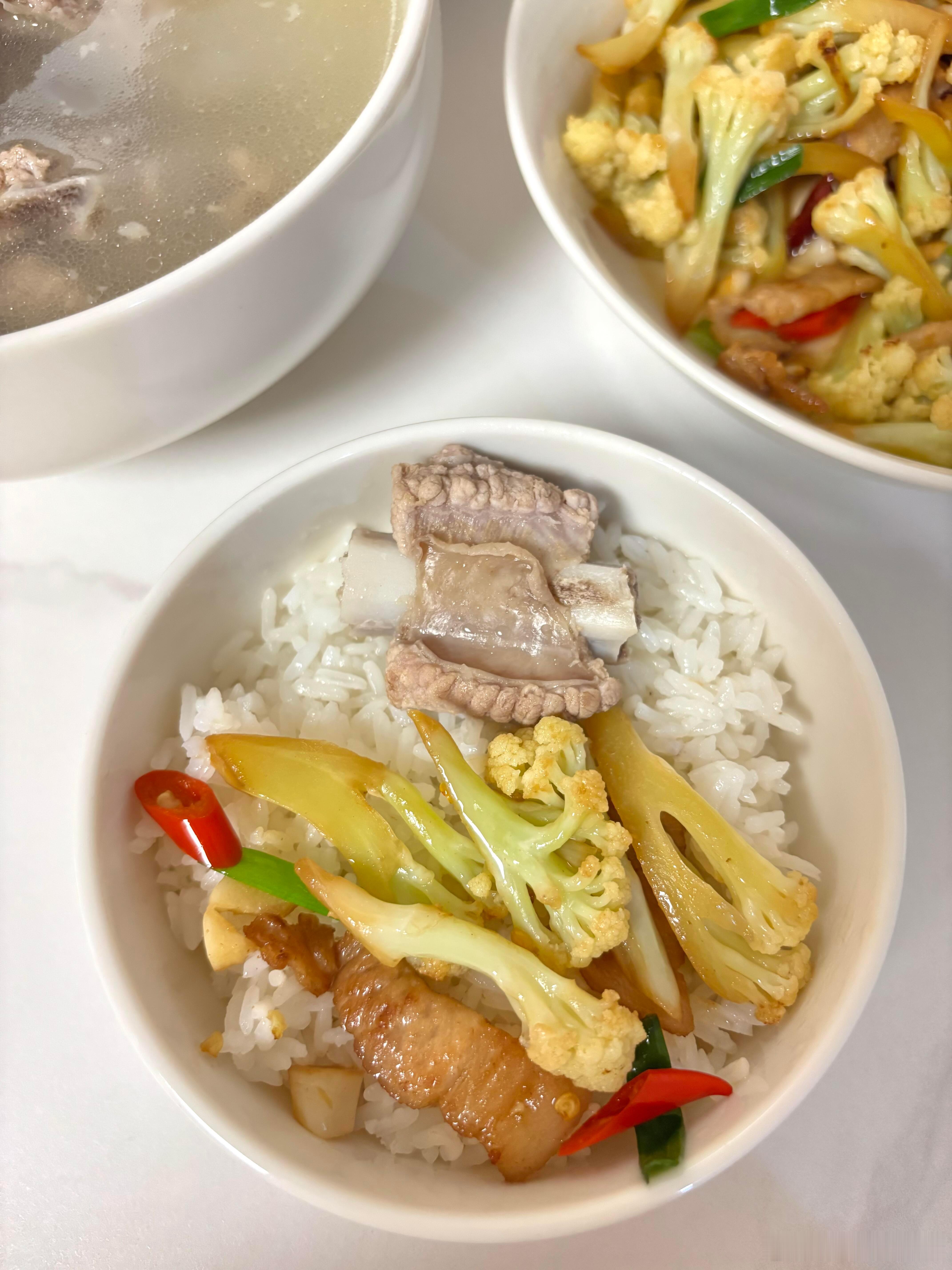 今天的饭🍚冬瓜排骨汤三层肉炒花菜​​​