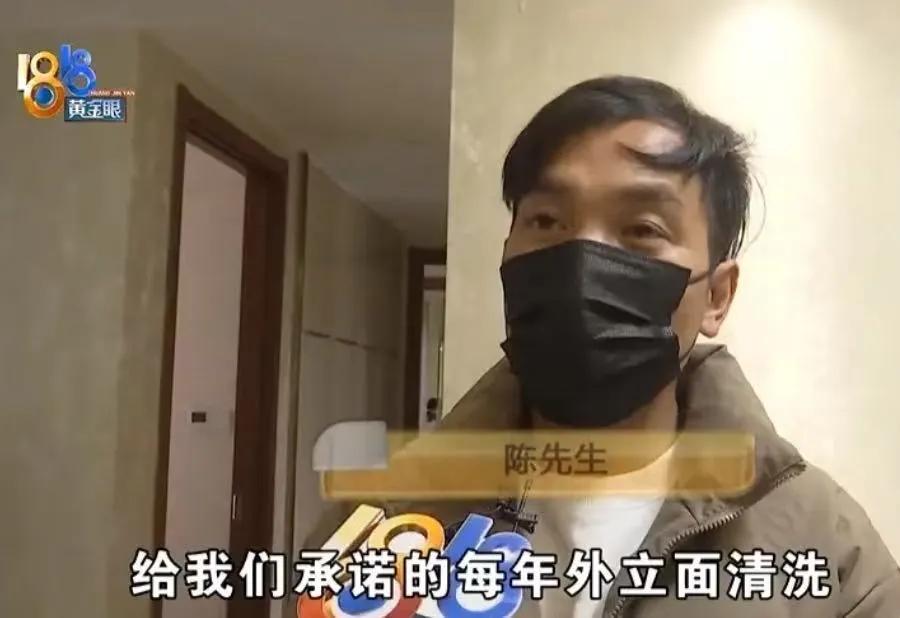 笑不活了！杭州业主扔垃圾被物业扔回门口，这梁子结大了！谁懂啊！杭州一业主下
