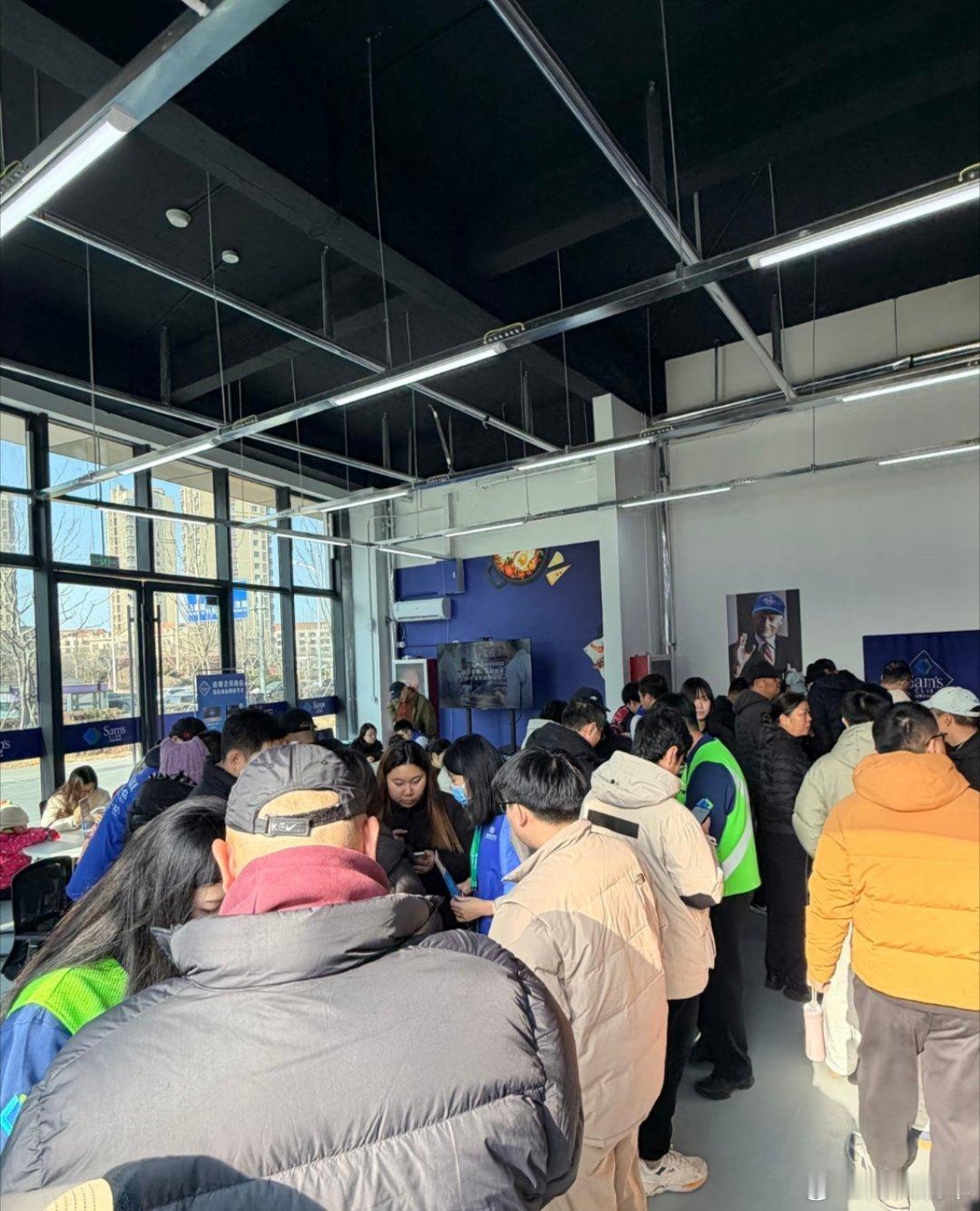 山姆你还续卡吗青岛的山姆今年就要开业了，朋友前段时间还去办了卡，会籍办理处人还是