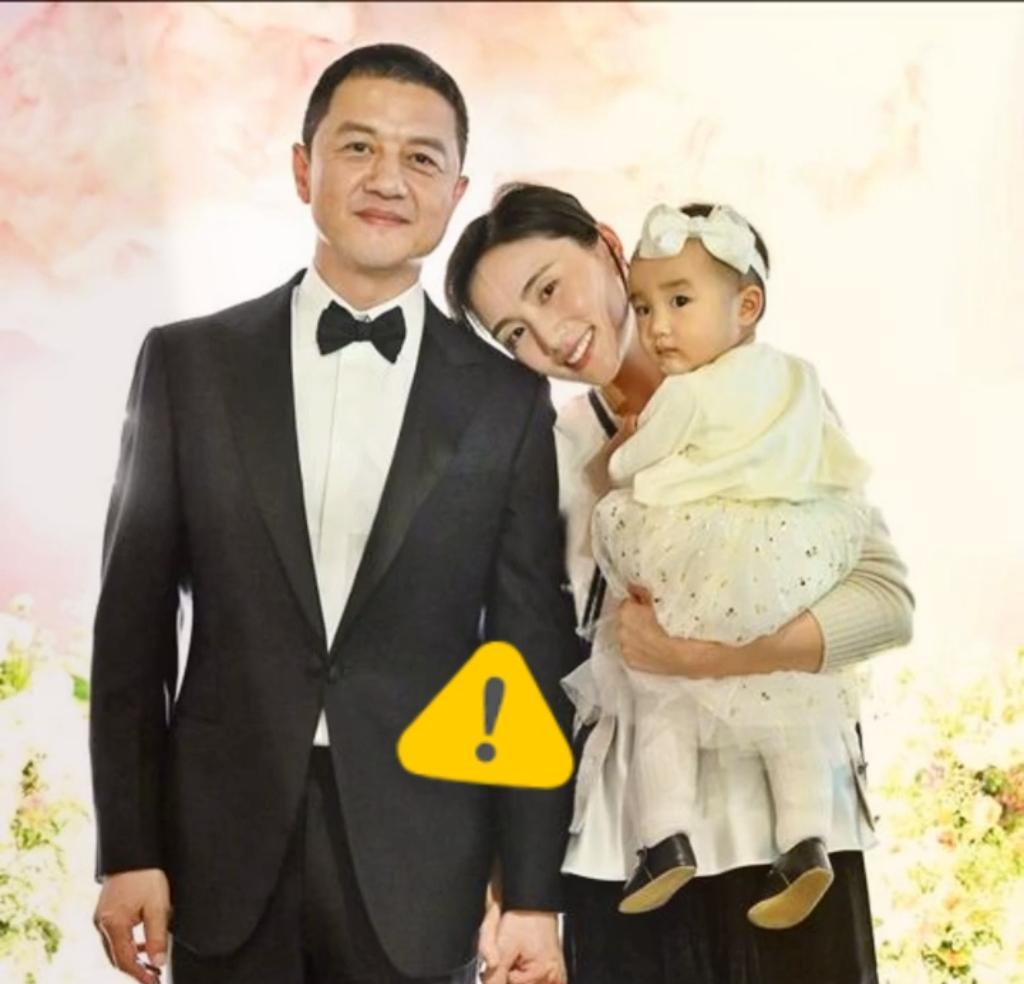 李亚鹏不回头，王菲也不等。离婚不是重启键，是关上一扇门，推开另一扇。李亚鹏带