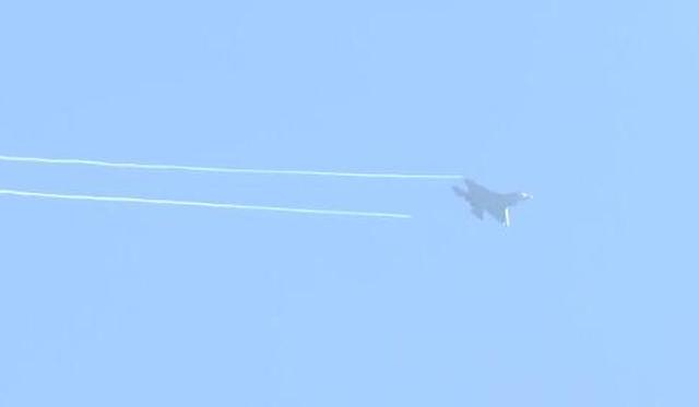 F-47连原型机都还没造出来，歼-50的无人机集群已经在天上组队干活了。这是有