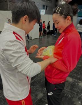张本美和除了孙颖莎都赢了莱维说“别洛杉矶变成东京”确实不是在吓人。当年谁能赢伊