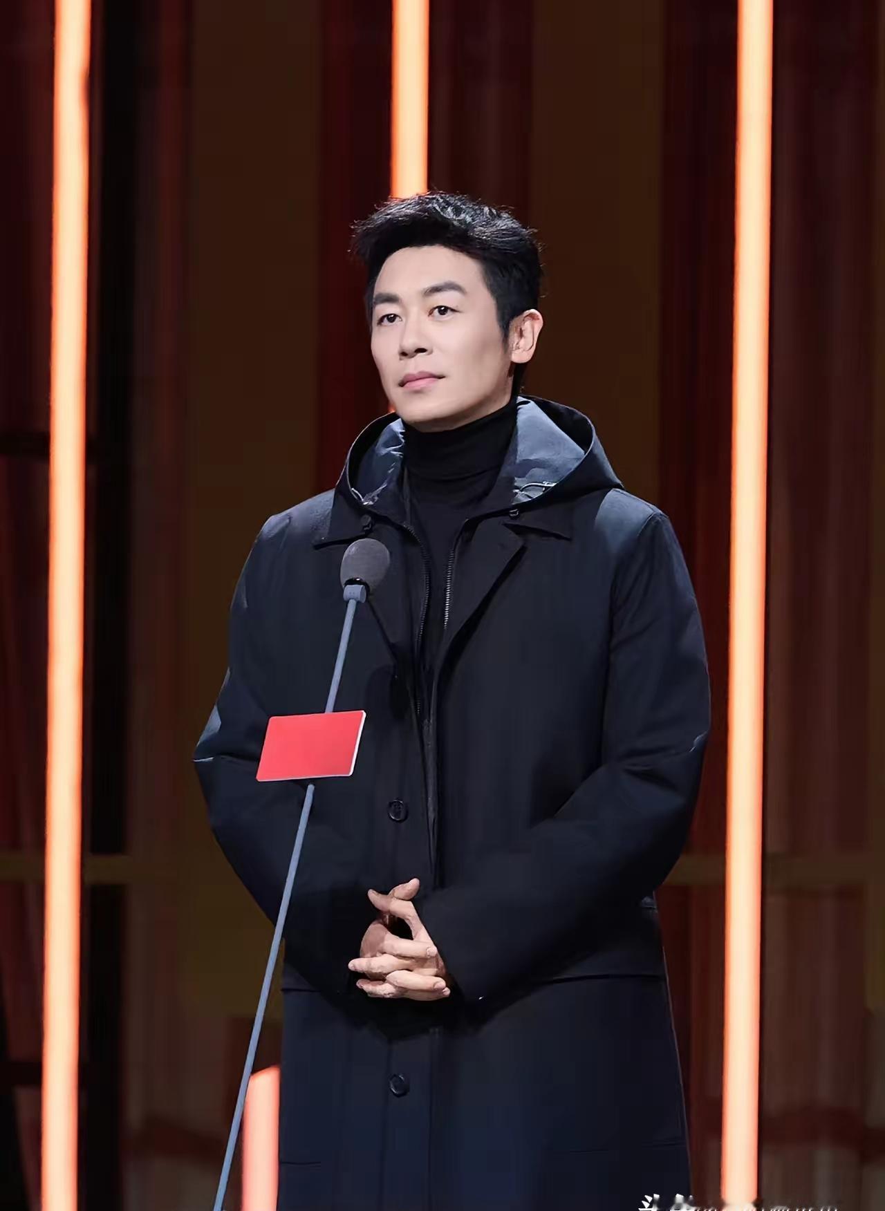 别再被朱亚文的“荷尔蒙”骗了，他对沈佳妮做的3件事，戳穿了所有男人的“伪装”。