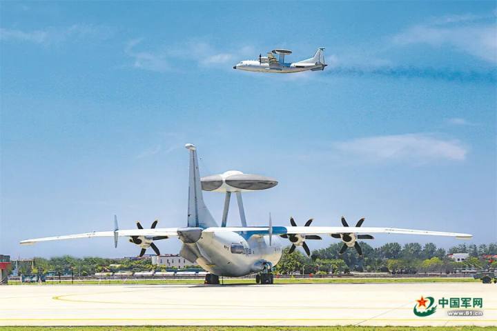 最新披露: 东部战区战机曾遇险情, 2架不明飞机多次“秀”导弹, 最近距我方不足100米, 对峙近20分钟