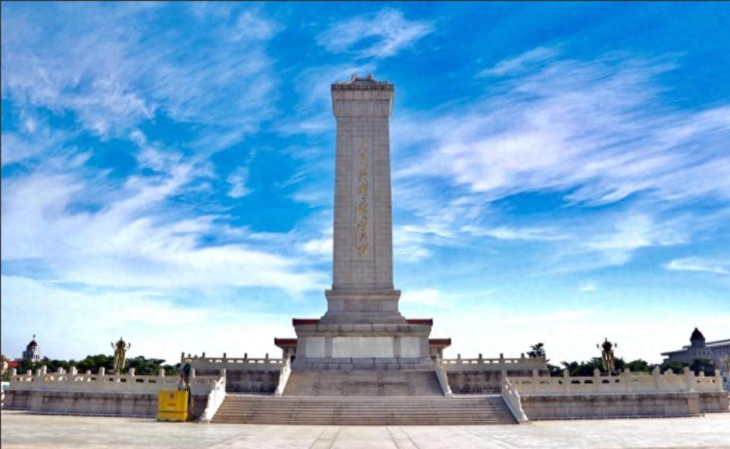 苏联专家拿着列宁格勒纪念碑图纸拍了桌子，说柱廊式设计才符合社会主义气派。梁思