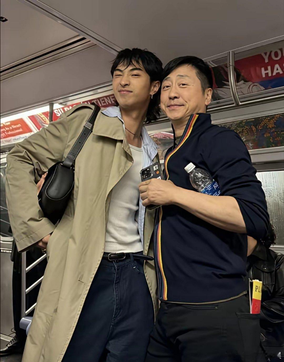 感觉庾澄庆现在是最不好受的那个，后悔当初离婚，让儿子变成这副样子。恩利可不是单纯