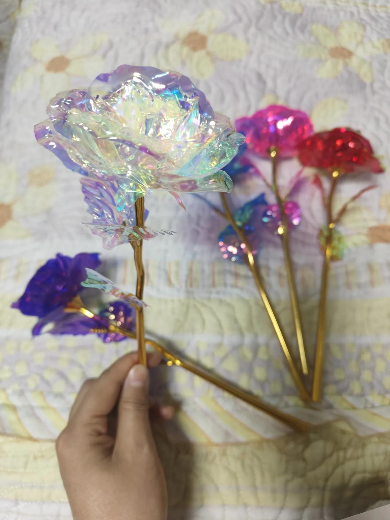 今天是母亲节，来自漏风皮夹克的母亲节礼物！今天早晨孩子上学走了，我收拾房间，发现