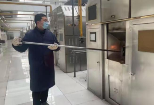一位在火葬场奉献大半辈子的老者向我透露，多达90%之人并不知晓，遗体火化后，和大