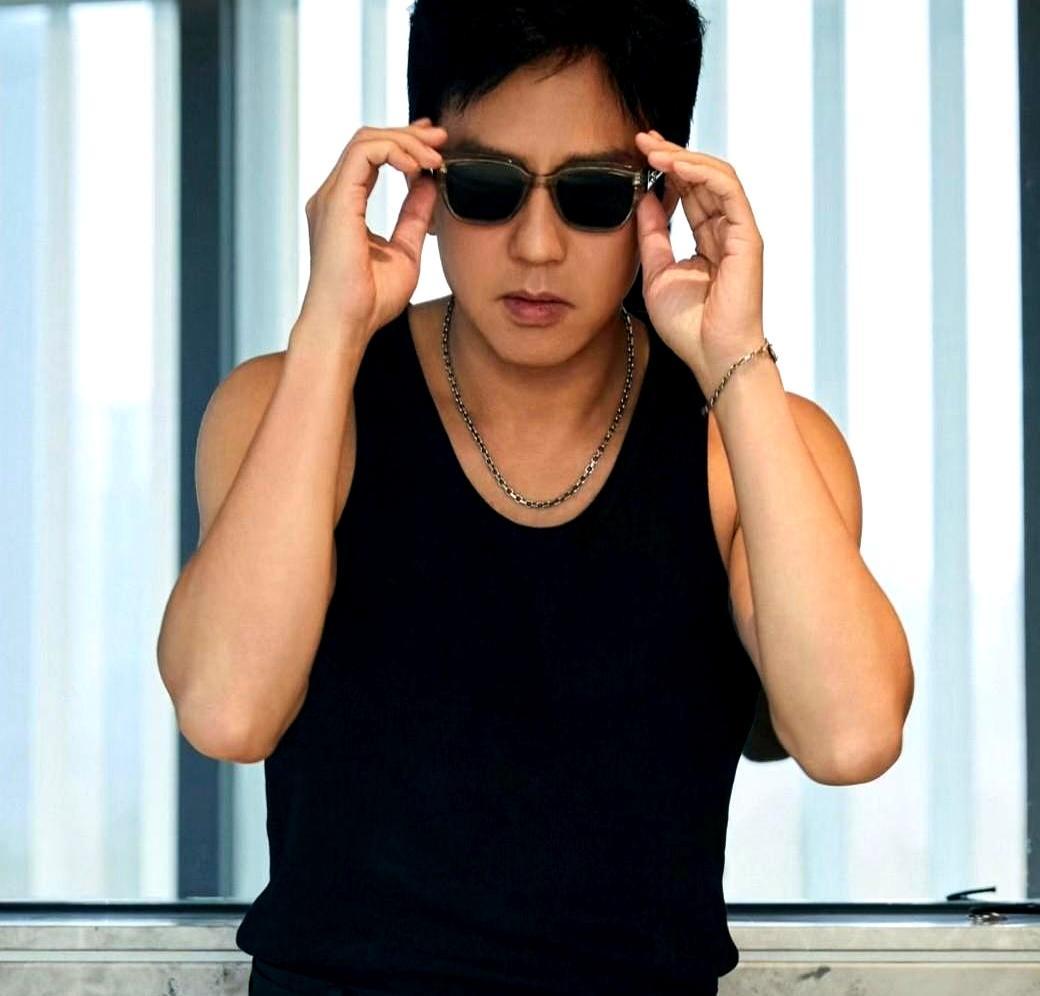 邓超当场落泪，因为孙俪一句话不是剧本，是采访。孙俪说：婚姻从来不是两个人的