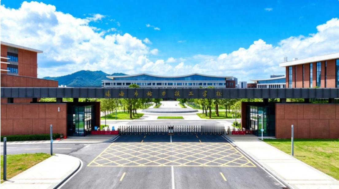 格力自办技工学校，是对中国高等教育的集体差评！300个名额，超过8000人报名，
