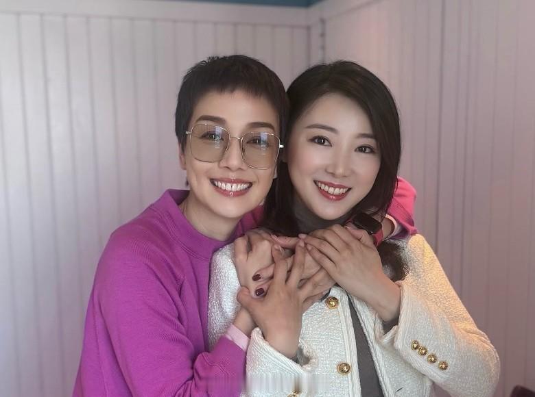 TVB凌晨时分重播2012年经典剧《名媛望族》，除了掀起大家的集体回忆外，包括江