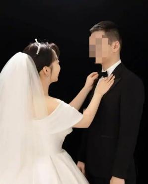 “离谱！”5月3日，安徽一新郎急着办婚礼，亲朋好友都到齐了，司仪三次喊“吉时已到
