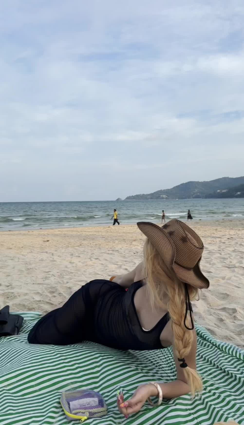 六点的沙滩  可惜日出在对面