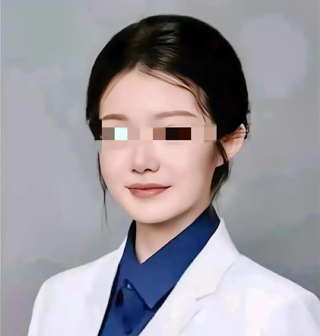 关于董小姐有一个好消息和一个更好的消息好消息：官方已经证实了董小姐的背景