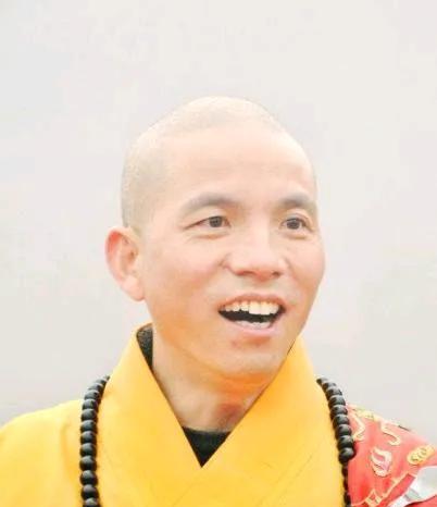 印乐法师，俗名尹清全，1966年出生，河南桐柏人。1982年在礼海勃法师剃度出