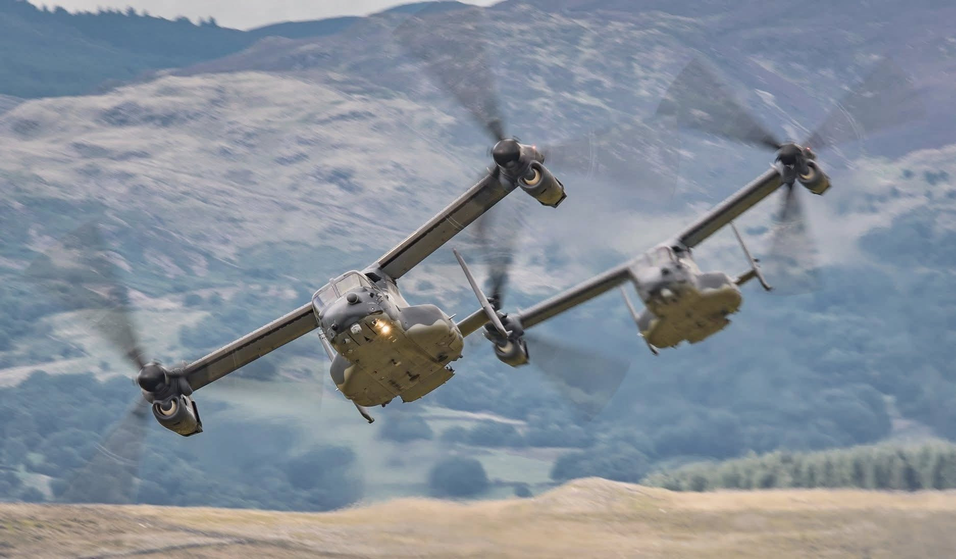 马赫谷上空的旋翼机们