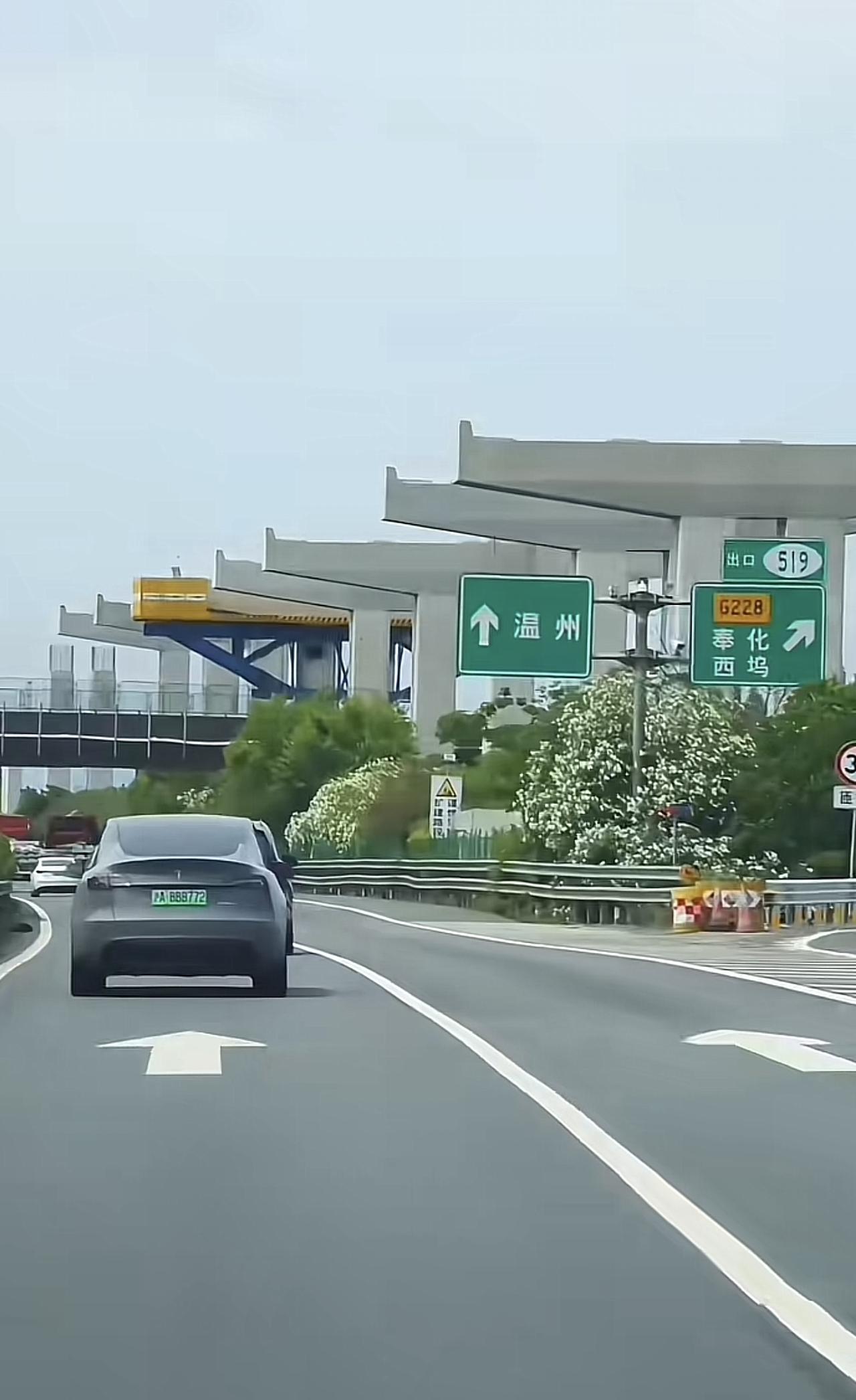 沈海高速(甬台温高速-宁波段)扩建双向8车道施工加紧进行，计划2027年年底完