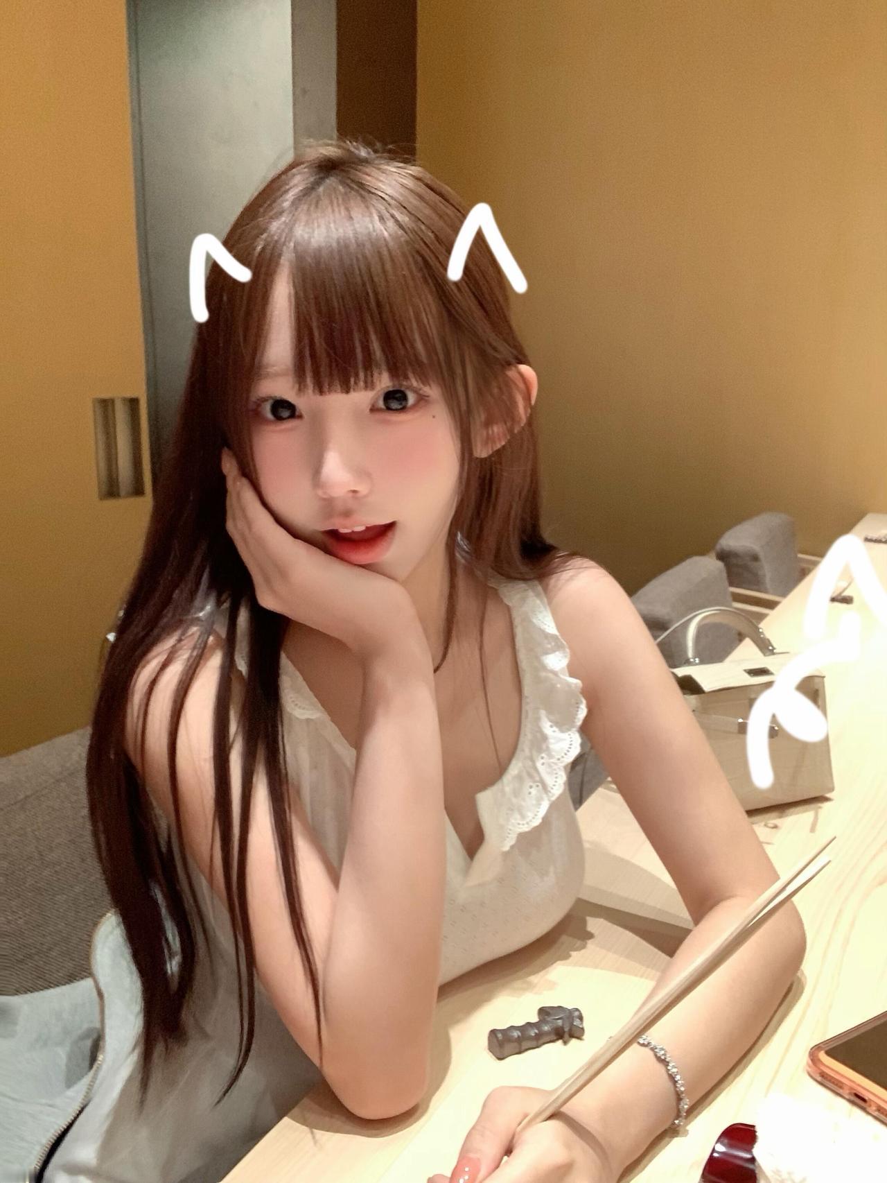 冬日生活打卡季请吃饭的漂亮姐姐