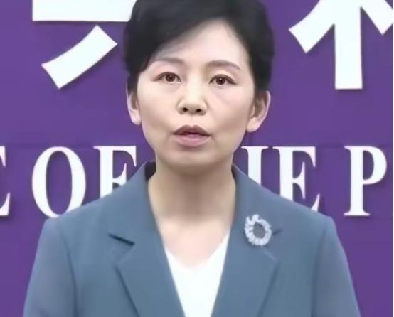 中国又悄悄关上了一扇更要命的门！ 很多人还盯着稀土的博弈不放，却没注意到中国