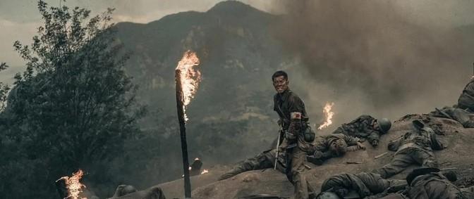 1952年，志愿军一哨兵站岗时偷偷溜走，全团急得找了一夜，次日他却抱着一堆罐头回