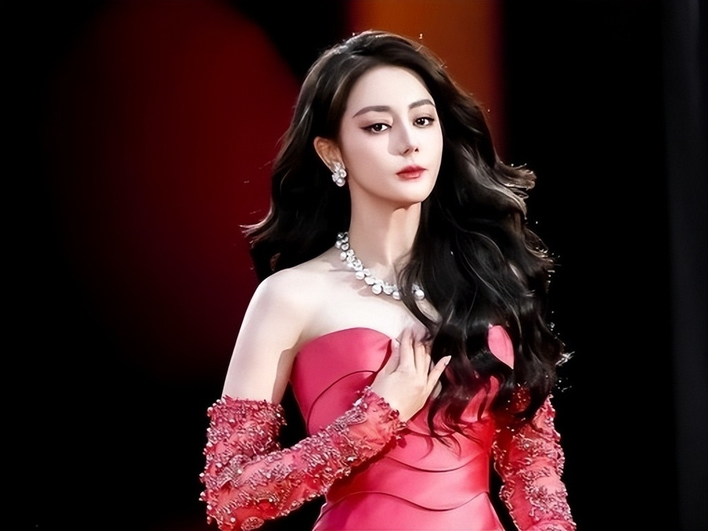 2026年娱乐圈的这波迪丽热巴和陈飞宇绯闻真是闹得沸沸扬扬。七夕时狗仔刘大锤直播称他俩感情稳定快见家