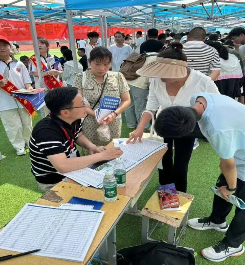 我家侄子高考成绩599，这个分数很尴尬，我们河南最好的学校郑州大学是没希望了，河