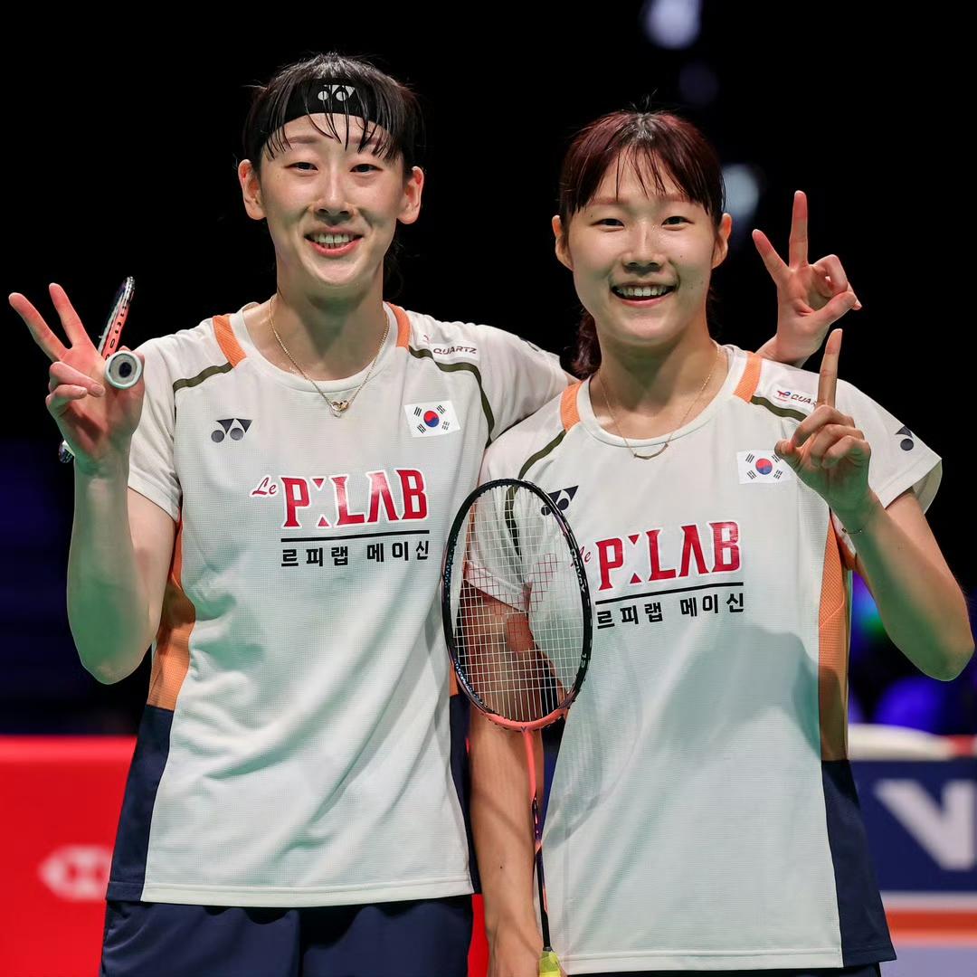 李白组合、圣坛组合会师女双决赛!3月8日凌晨，全英赛女双半决赛结束。白荷娜/李