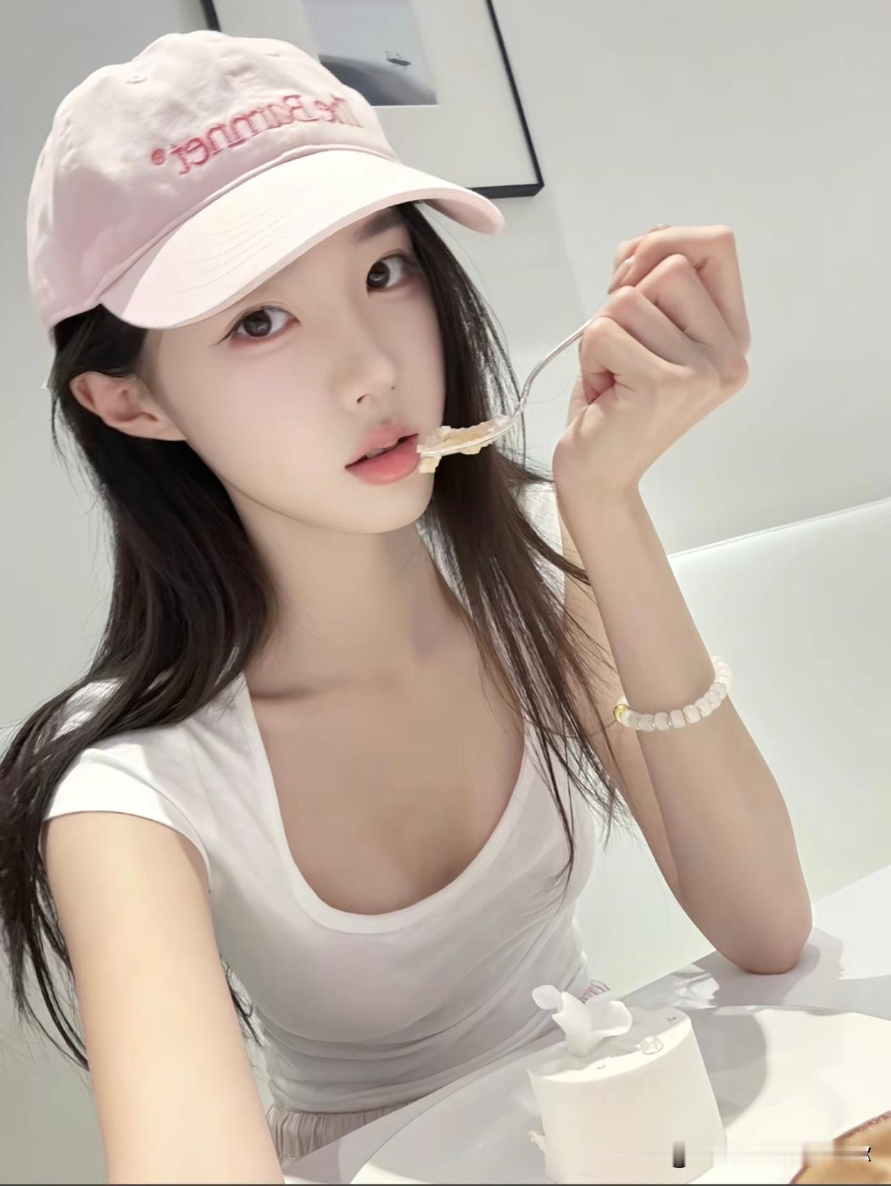 你现实中见过这么漂亮的女生吗？