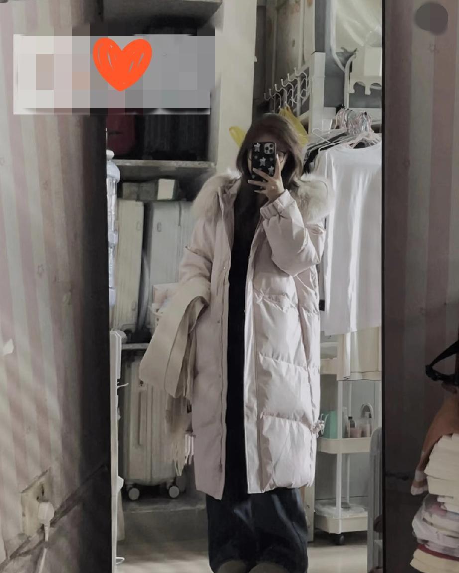 别再说70后消费降级了，我阿姨一件59块的羽绒服，撕开了多少中产的遮羞布？新年