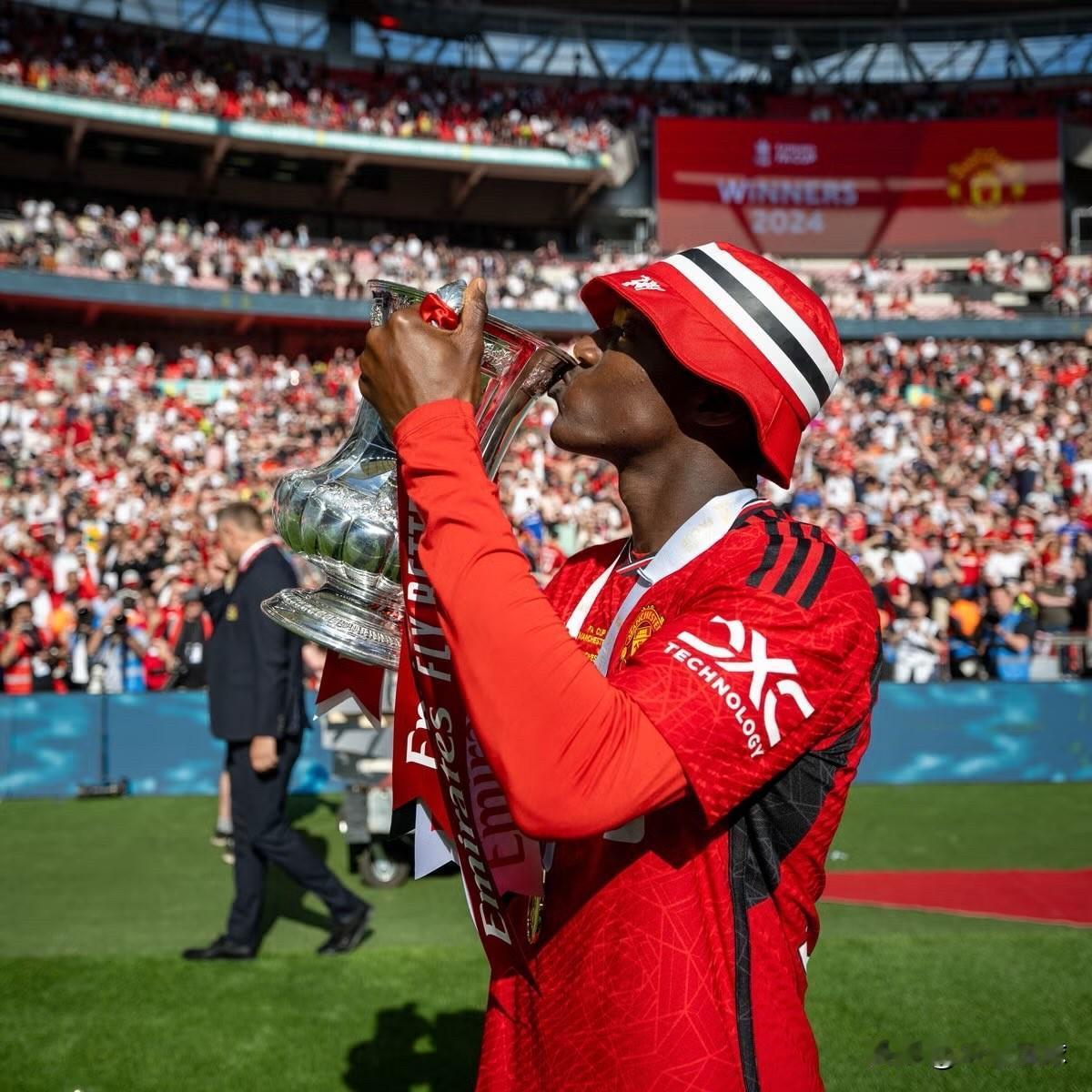 说实话，科比·梅努的现状看着真让人难过。20岁的英格兰国脚本赛季英超14轮0首