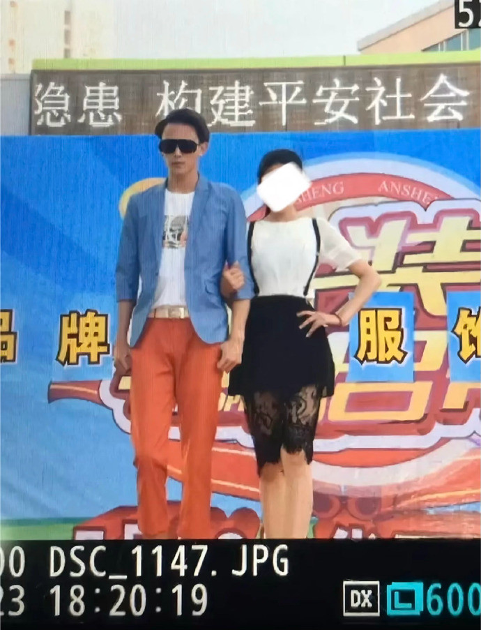 邓凯早期旧照邓凯2015年旧照什么雷霆发型啊哈哈哈哈哈哈！