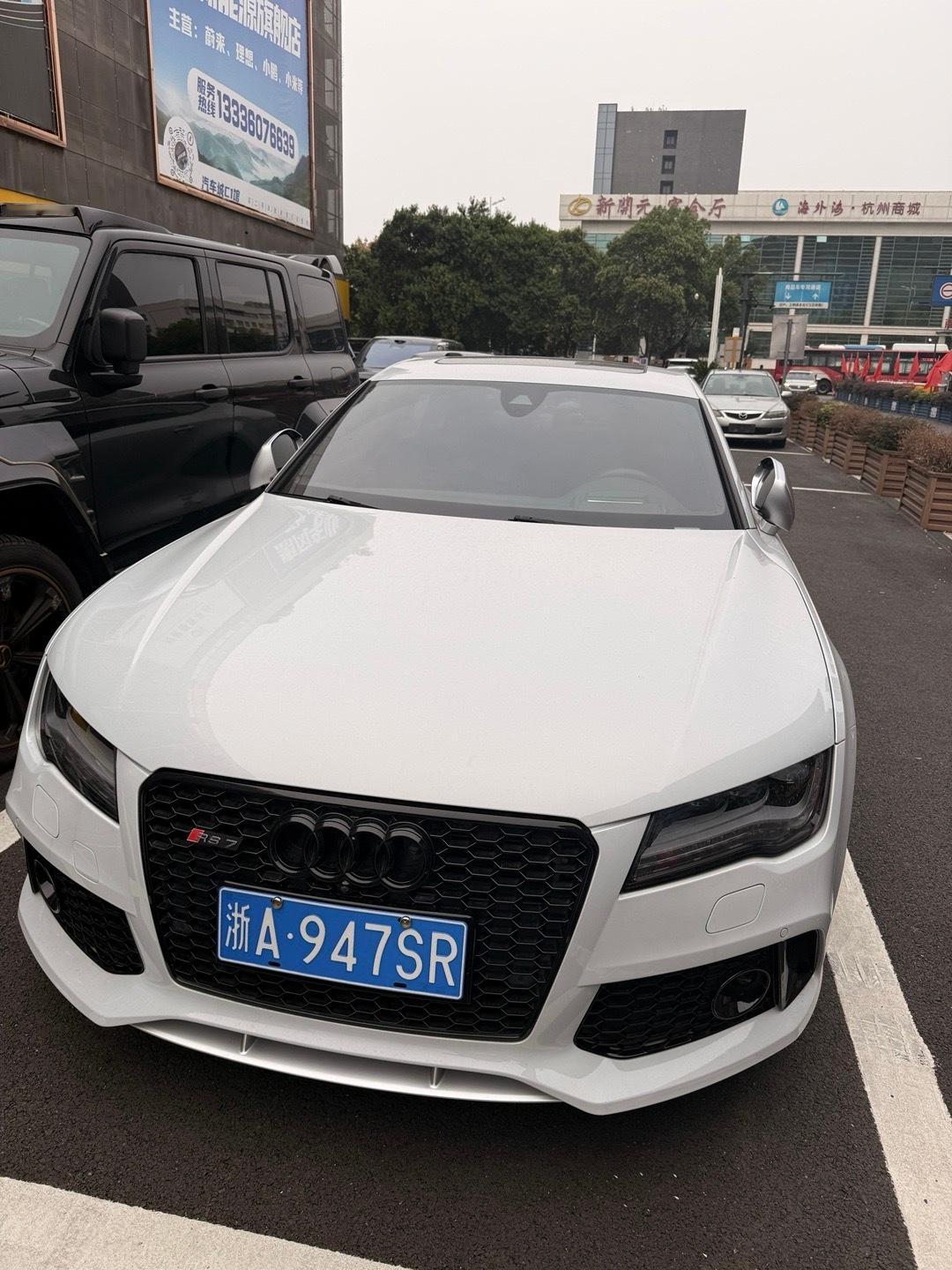 放假逛逛汽车城现在初代rs7只要20多了还是波子有味道年纪到了开始看老东西