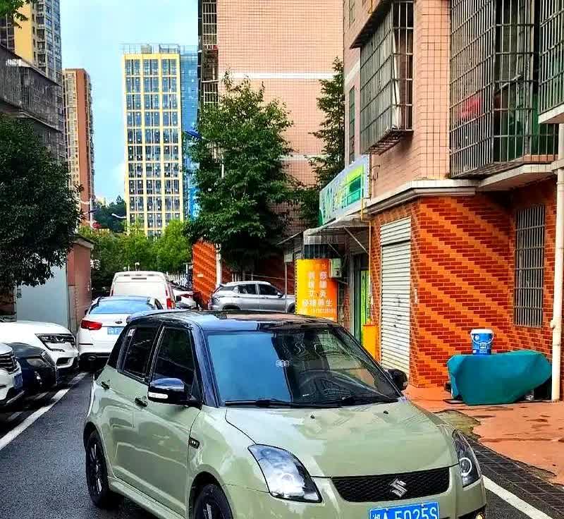 日本铃木集团疑似拒绝中方派驻稀土监察，受到稀土管制，暂时停止雨燕汽车的生产。