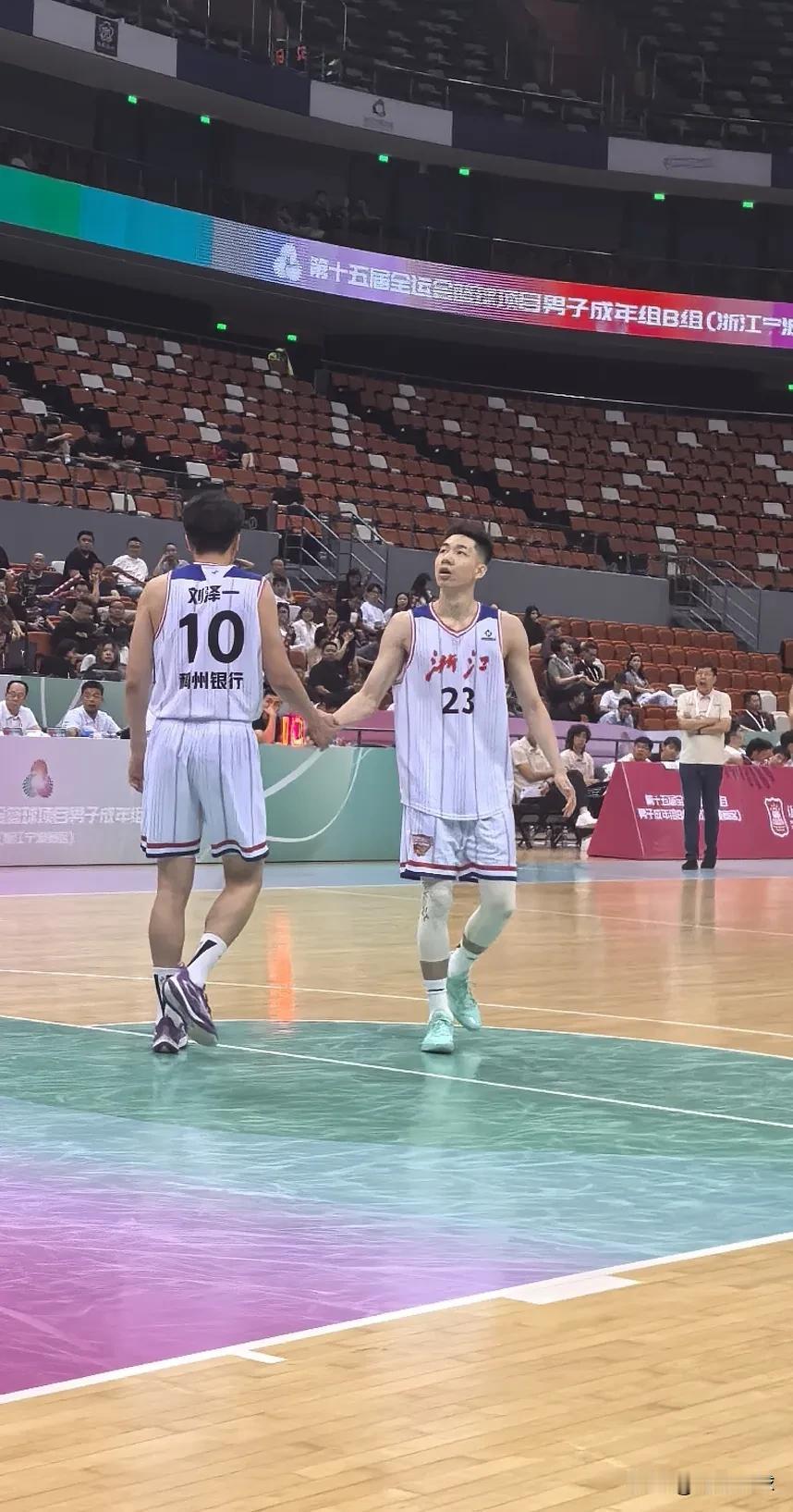 浙江男篮摘银！决赛浙江男篮65：101不敌广东男篮，看看球员数据，谁尽力了？！