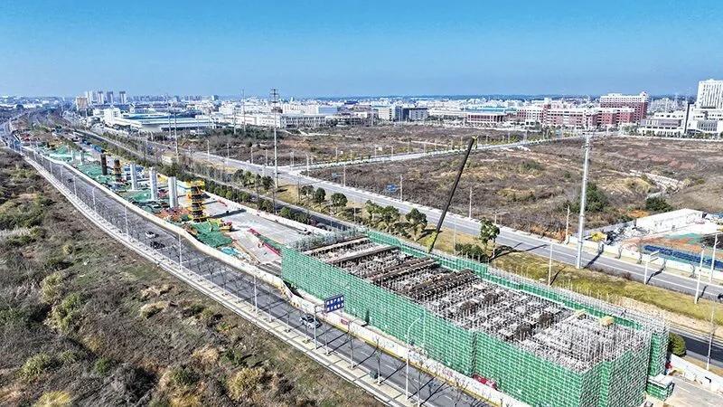 长浏磁浮快线建设热潮涌动多维突破绘就市域交通新图景时序更替，新春临近，全