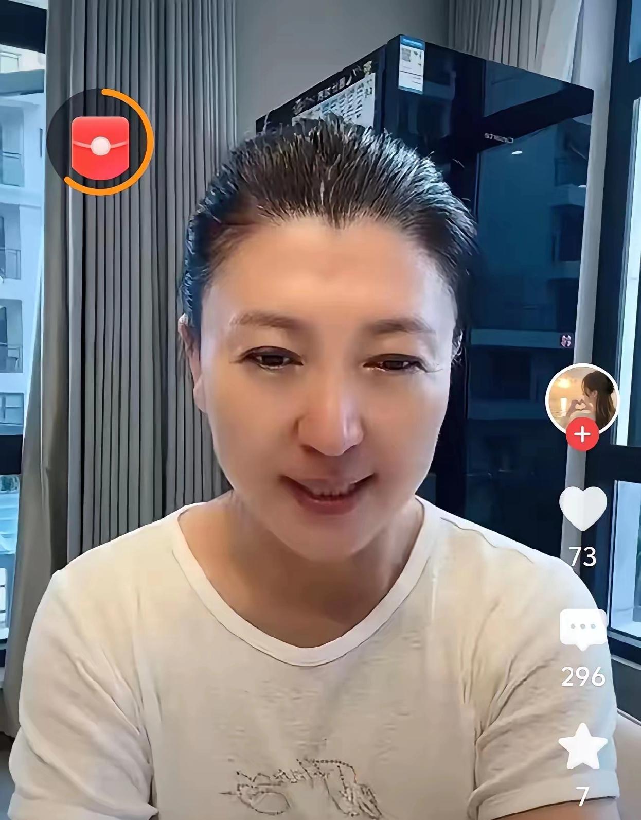 闫学晶最聪明的决定，恰恰暴露了她最大的短板。别人直播带货，她在直播里“带节奏”