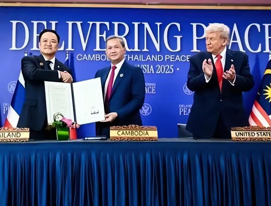 有人说泰柬两国打的这么激烈，为什么越南不出来说说话？就凭越南和洪森的老关系，越南