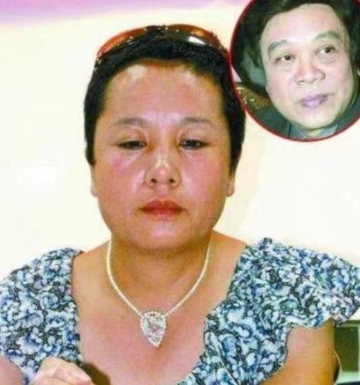 2004年，“赵忠祥数几年时间里一直和我保持着不正当关系，并且把我折磨的满身疾病