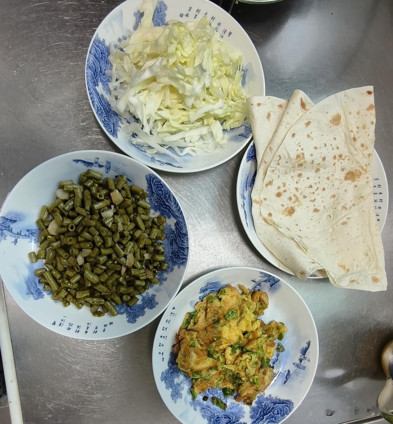 今天早上南京下雨，无法出去锻炼身体了，那就先做早饭，吃完饭再说。在盒马买的一